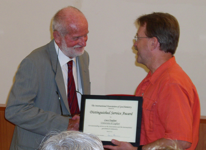 Cagliari, 28 maggio 2012 - Luca Fanfani riceve il premio da Richard B. Wanty