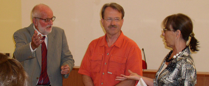 Cagliari, 28 maggio 2012 - La prof.ssa Giovanna Maria Ledda, prorettore dell’Università di Cagliari, ringrazia il prof. Luca Fanfani per il suo lungo impegno nell’Ateneo