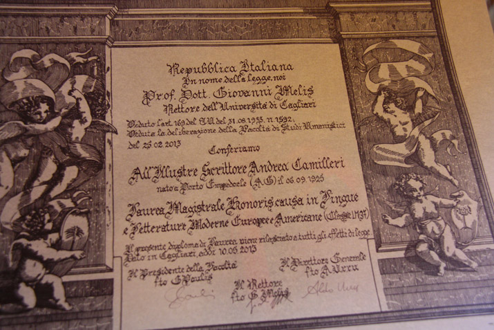 un particolare della pergamena di laurea  (foto ic unicaweb)