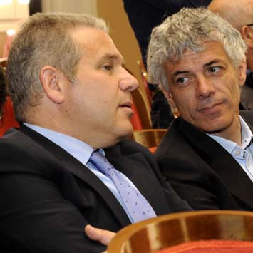 27 maggio 2014 - da sinistra: ALDO URRU (Direttore Generale Università di Cagliari) e ANTONIO LUCA FUNEDDA (presidente ERSU di Cagliari) durante la presentazione nell’aula magna del rettorato di cagliari (foto: francesco cogotti)