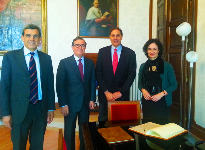 Cagliari, 13 febbraio 2015 - Da sinistra: il prorettore Paolo Fadda e il magnifico rettore Giovanni Melis con i diplomatici Nicholas Giacobbe e Tiziana Candiloro dell&rsquo;Ambasciata USA a Roma