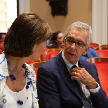 Notte dei ricercatori nell&rsquo;atrio del Rettorato di Cagliari - La professoressa Alessandra Carucci - prorettore per la ricerca dell&rsquo;universit&agrave; di Cagliari - e il presidente della giunta regionale Francesco Pigliaru