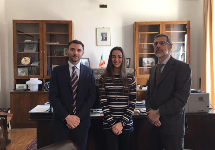 foto: http://www.ansa.it/sito/notizie/mondo/mediooriente/2016/03/03/italiana-vince-erasmus-per-studiare-iran_c5d63b01-69c1-4717-ac4c-d0f1f862bf6a.html
