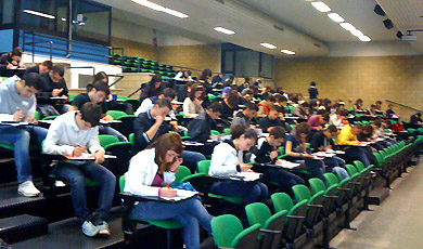 Monserrato, 15 maggio 2010, un momento delle prove della finale regionale dei Giochi della Chimica 2010