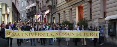 un’immagine del corteo lungo via manno (foto: ivo cabiddu)