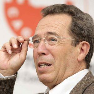 il prof. Paolo Emilio Manconi (immagine: UnioneSarda.it 22 agosto 2008)
