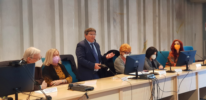 Aula Capitini, 10 febbraio 2022 - L'intervento introduttivo del rettore dell'Universit&agrave; di Cagliari, professor Mola. Al tavolo, da sinistra: Francesco Birocchi, Susi Ronchi, Francesco Mola, Roberta Celot, Elisabetta Gola, Ester Cois