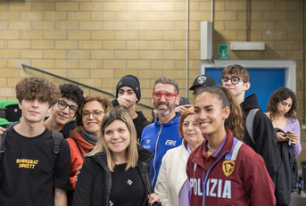 Uno dei tanti scatti dell'incontro tra Dalia Kaddari e Corrado Sorrentino con i ragazzi e le ragazze dei nove licei partecipanti