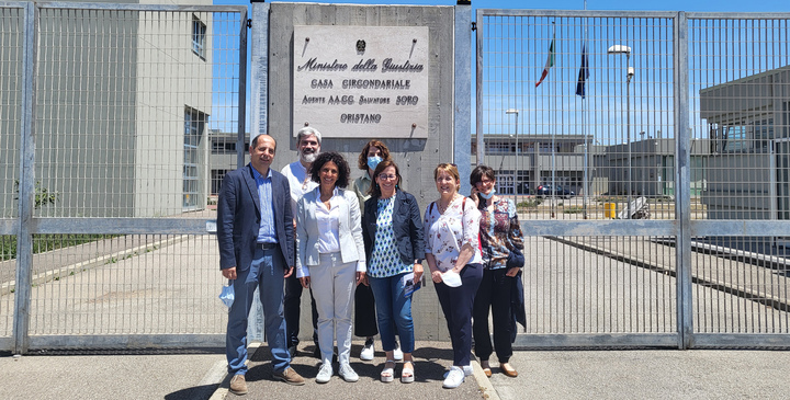 I docenti di UniCa presenti a Massama. Da sinistra, in prima fila: Stefano Zedda, Cristina Cabras, Giuseppina Vacca, Laura Pinna e Claudia Secci. Dietro: Nicola Melis e Giuseppina De Giudici