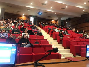 Un'altra immagine dell'iniziativa organizzata dalla professoressa Fadda per seguire i lavori del Forum nazionale