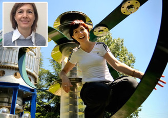 Nella foto e nel riquadro la professoressa Giulia Manca (UniCa, Dipartimento di Fisica)