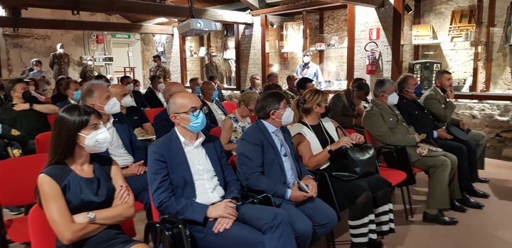 In prima fila, da sinistra: Marianna Orr&ugrave;, Paolo Truzzu Francesco Mola, Chiara Seazzu, Massimo Barozzi, Giancarlo Gambardella, Stefano Scanu