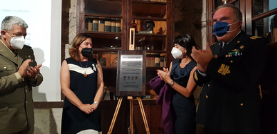 Inaugurazione delle nuove teche della Sala "Ignazio Satta". Da sinistra: generale Massimo Barozzi, professoressa Donatella Rita Fiorino, dottoressa Marianna Orr&ugrave;, generale Giancarlo Gabardella