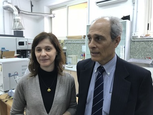 Veronica Malavasi e Giacomo Cao nei laboratori del Centro interdipartimentale ingegneria e scienze ambientali dell'Universit&agrave; di Cagliari in via San Giorgio