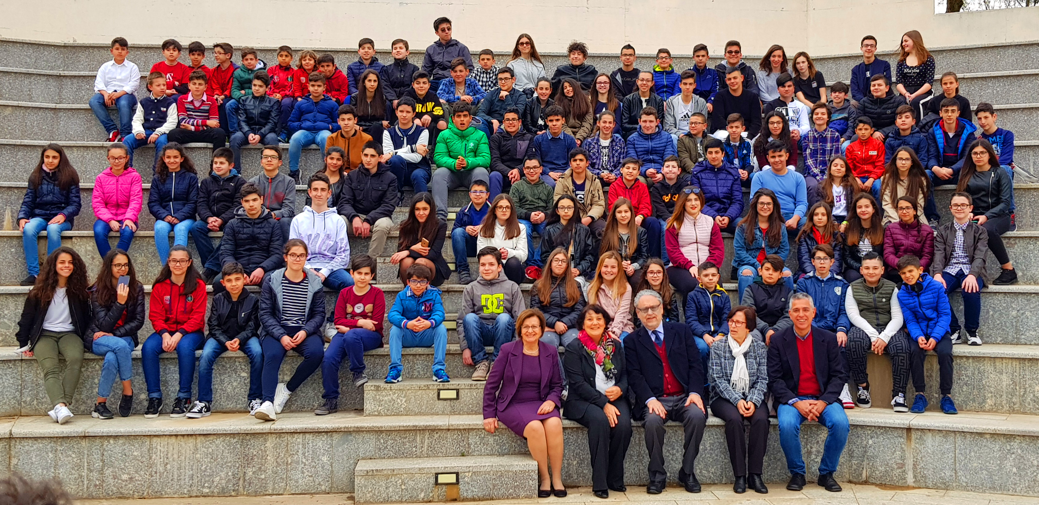 foto ricordo di una parte dei 240 studenti premiati