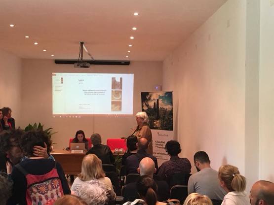 L'intervento del Magnifico Rettore, Maria Del Zompo, al seminario "Le virt&ugrave; terapeutiche dei giardini".