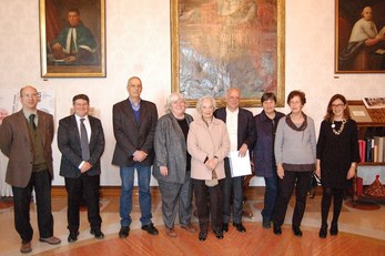 Foto di gruppo dopo la firma: Ignazio Putzu, Francesco Mola, Gabriele Navarra, Maria Del Zompo, Gabriella Dess&igrave;, Giorgio Piccaluga, Maura Monduzzi, Gabriella Pinna, Alessandra Orr&ugrave;