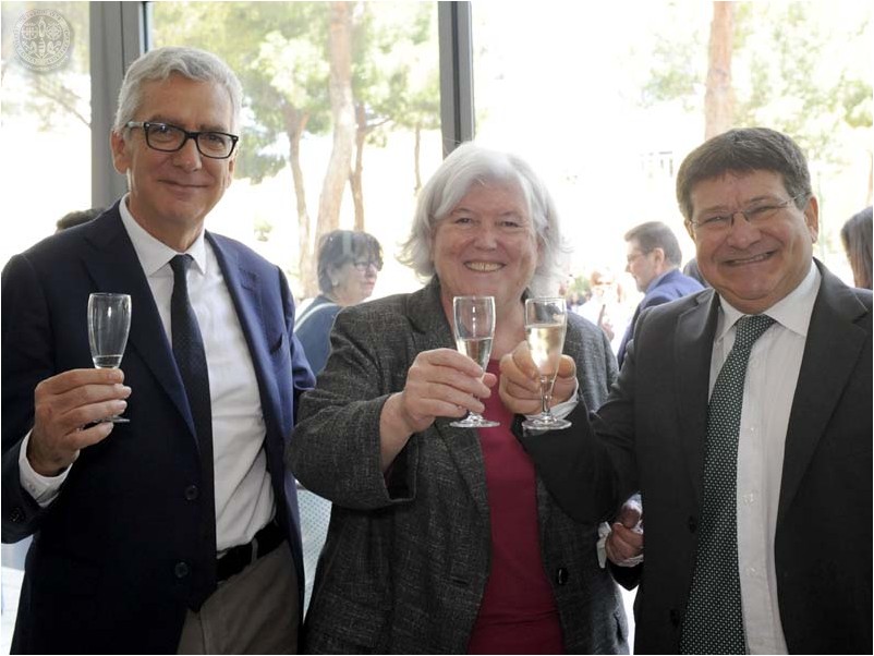 Il Rettore brinda con il Presidente della Regione e con il Prorettore vicario al risultato conseguito