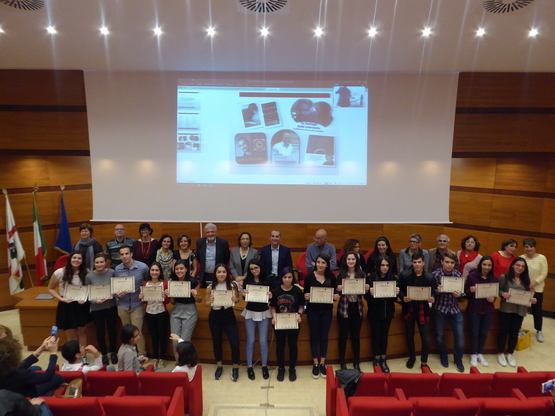 I magnifici diciassette allievi di licei e istituti della Sardegna, autori delle migliori recensioni per il Premio Asimov 2018