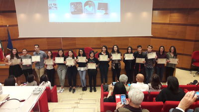 Pergamene e sorrisi: ai primi di ottobre la visita ai laboratori del Gran Sasso per i migliori diciassette recensori delle superiori della Sardegna