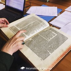 Incunabolo 37 della Biblioteca Universitaria di Cagliari: un esemplare stampato a Venezia nel 1492 e contenente le opere di Orazio, il cui testo &egrave; incorniciato dai commenti dello Pseudo-Acrone, Porfirione e Cristoforo Landino (pagina fb del progetto)