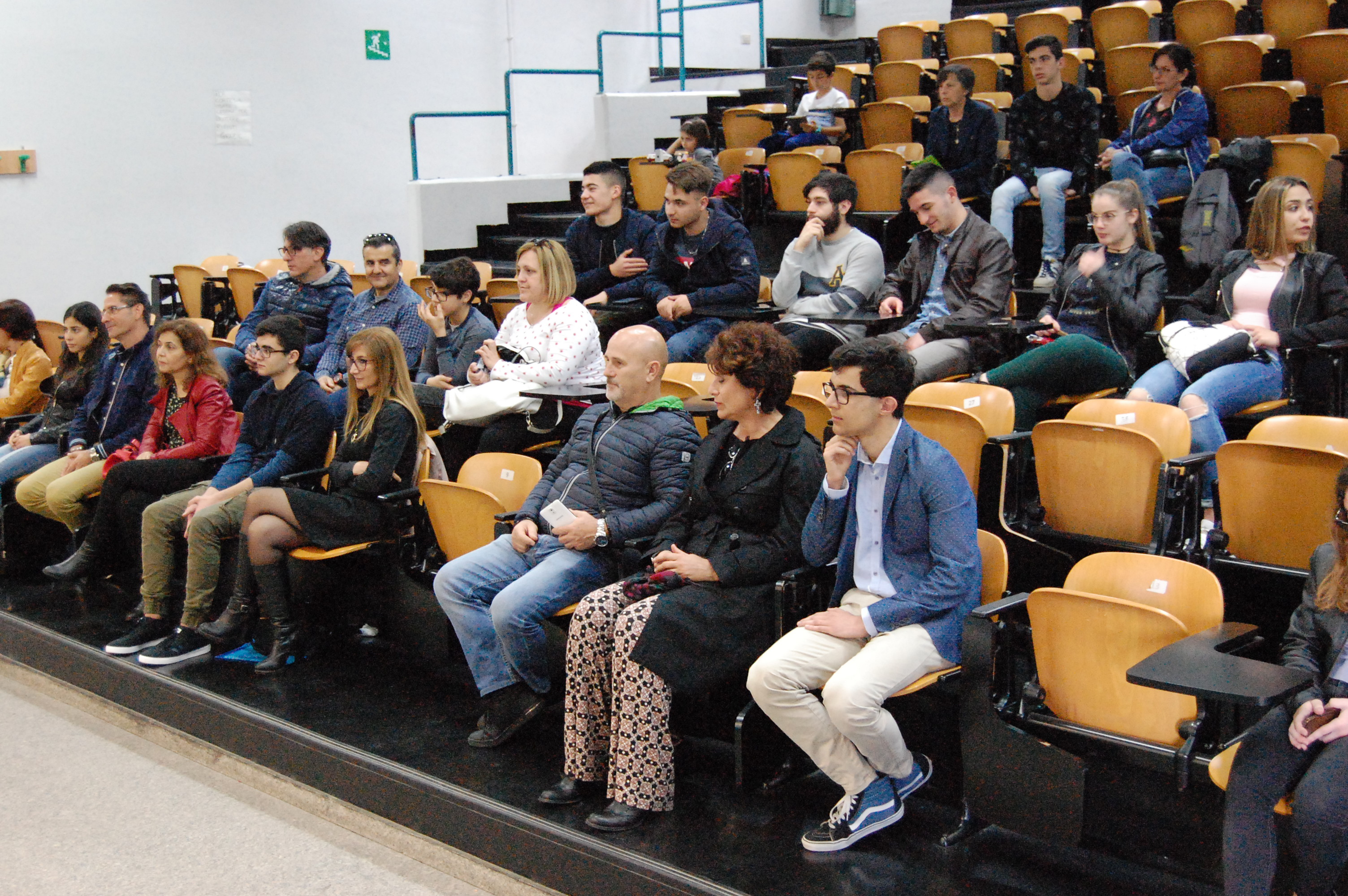 Giochi della Chimica, i partecipanti attendono con famiglie e insegnanti la premiazione