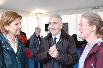 Micaela Morelli, Alberto Devoto e Marta Burgay (ricercatrice INAF). Sullo sfondo Nicol&ograve; D'Amico, presidente INAF e docente di Astrofisica del nostro Ateneo