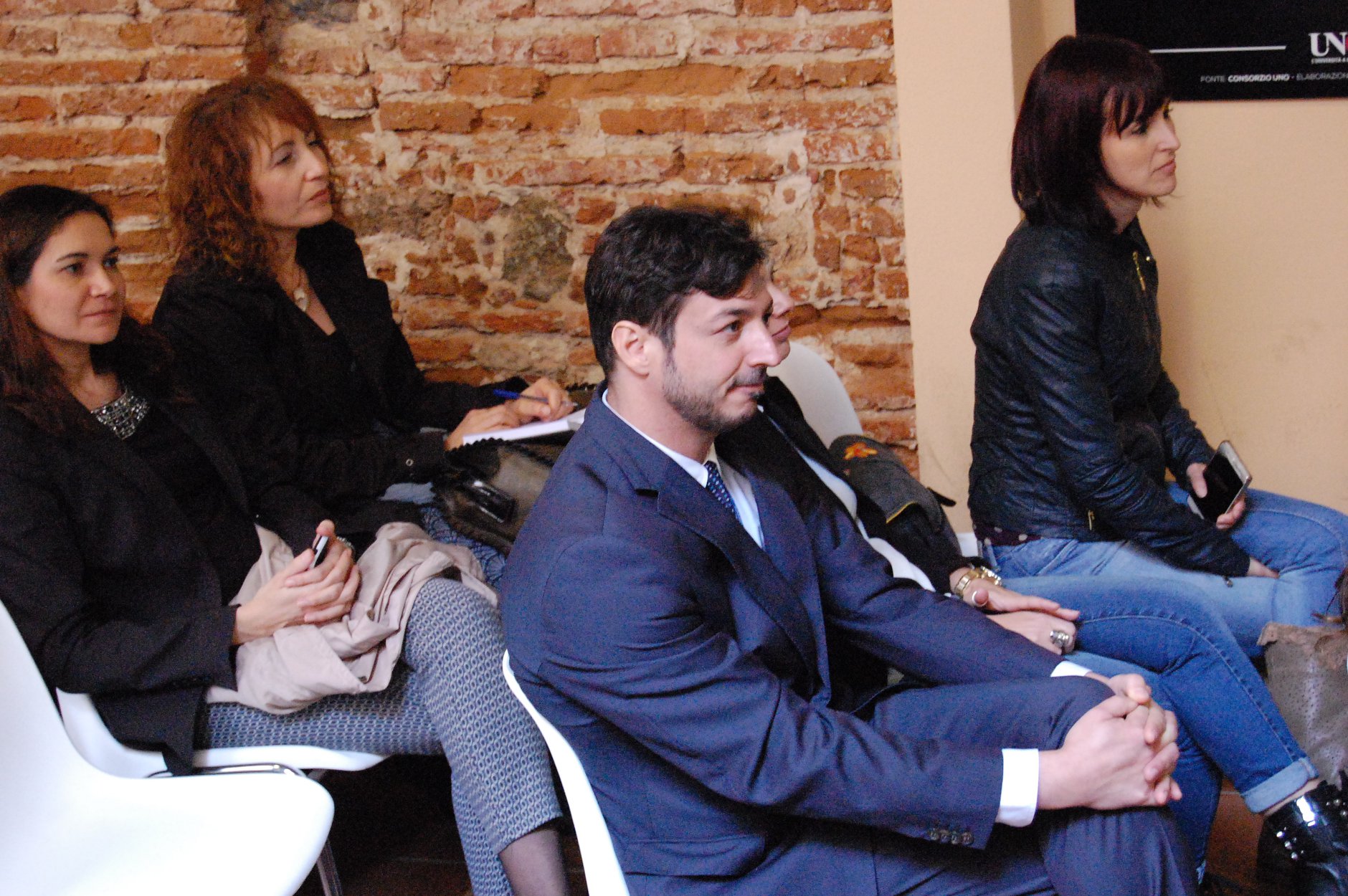 In prima fila Andrea Figus, dietro di lui Giorgia De Gioannis, docenti dell'Universit&agrave; di Cagliari