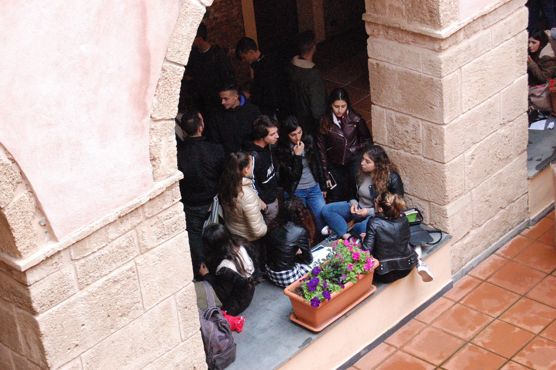 Orienta Oristano, gli studenti nel Chiostro del Carmine