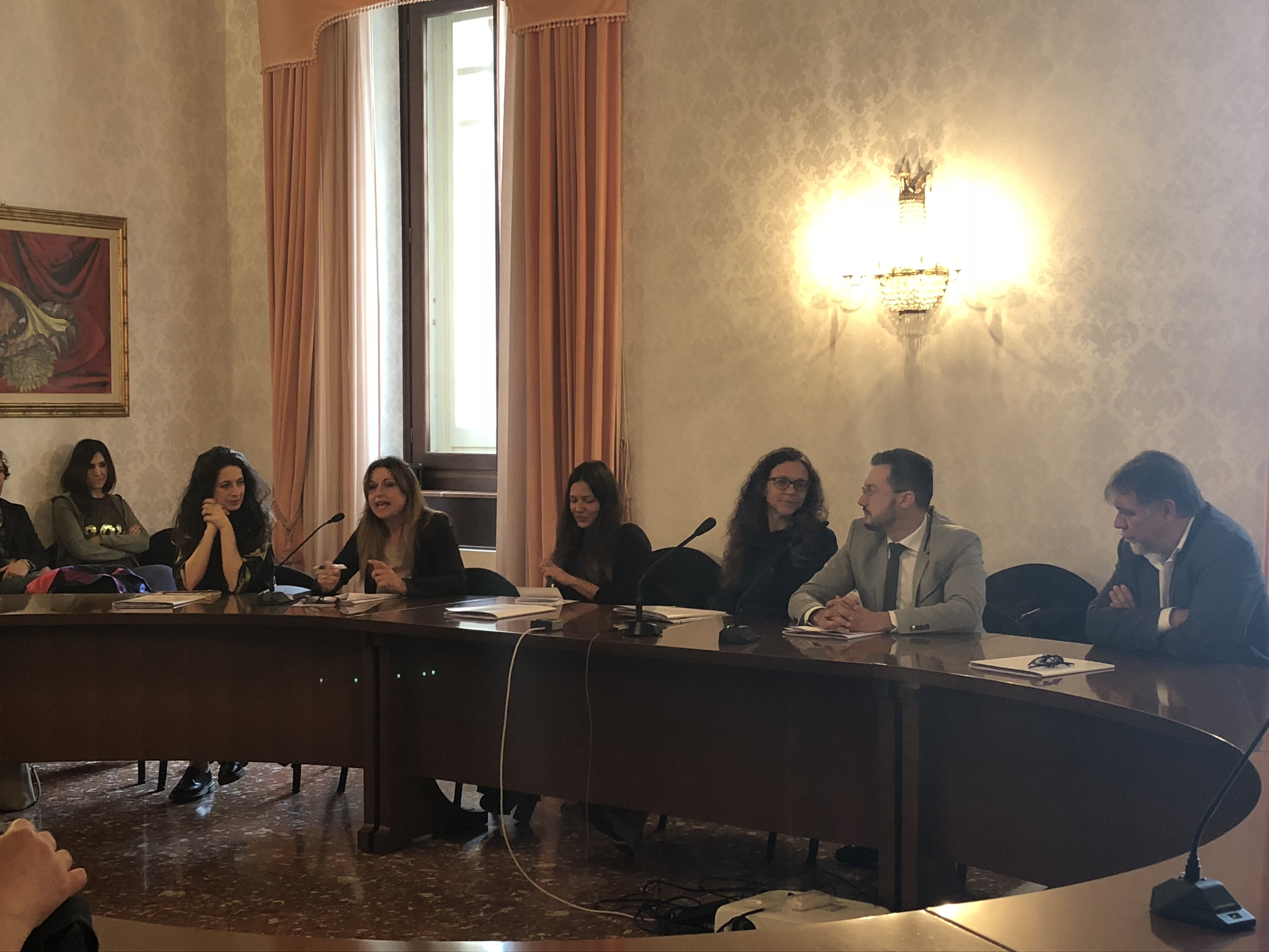 Le immagini della conferenza stampa per la presentazione del festival dedicato alle arti visive