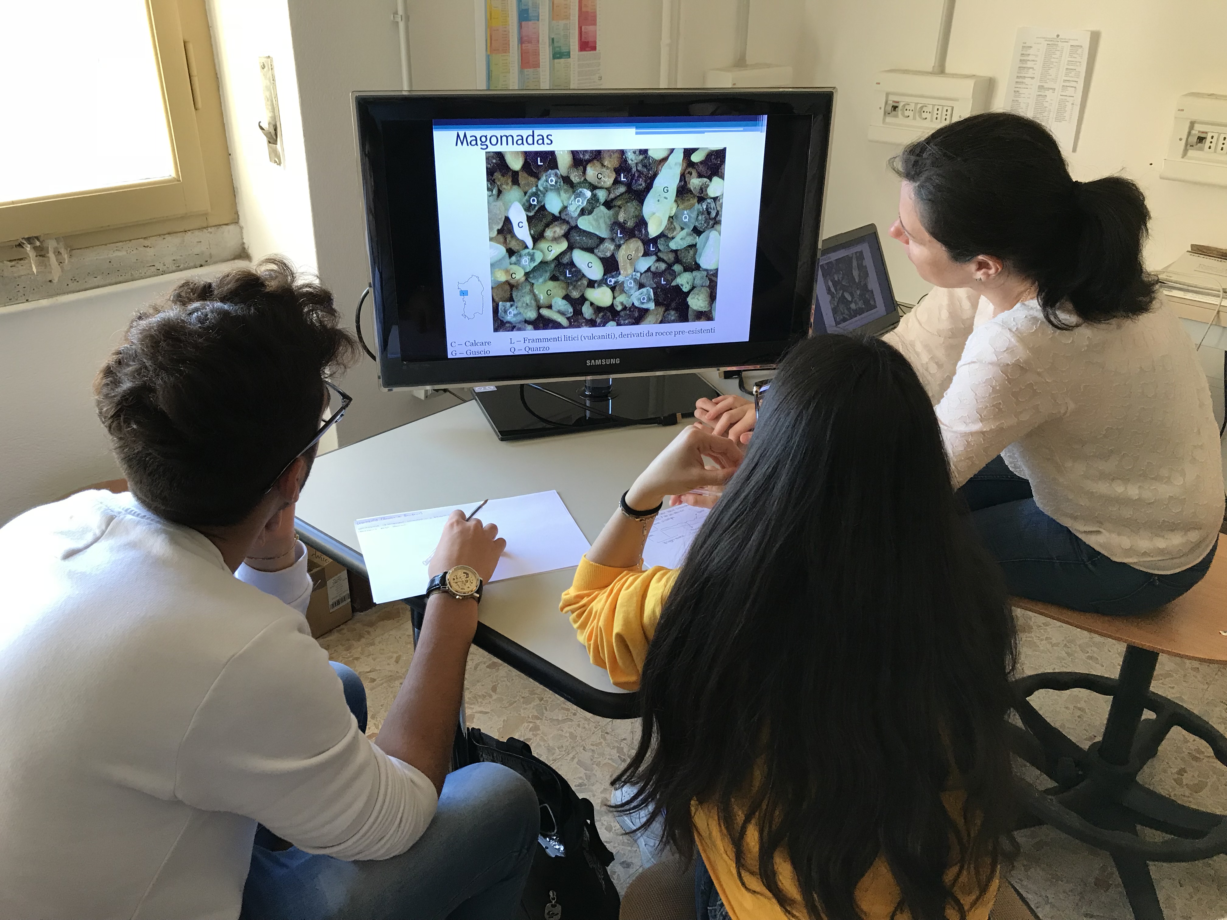 Gli studenti in laboratorio
