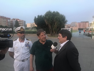Francesco Mola, a destra, intervistato da Antonello Lai