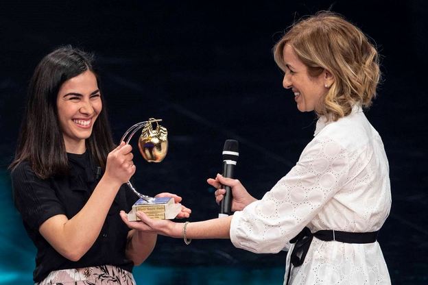 La consegna del premio a Maria Grazia Fadda