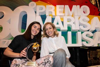 Un'immagine della consegna della Mela d'Oro