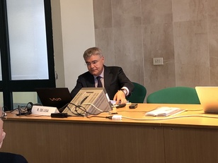 Riccardo De Lisa al convegno che si &egrave; svolto nell'Aula A della Facolt&agrave; di Scienze Economiche, Giuridiche e Politiche
