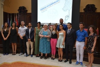 Il gruppo dei migliori laureati del 2017 con il Rettore