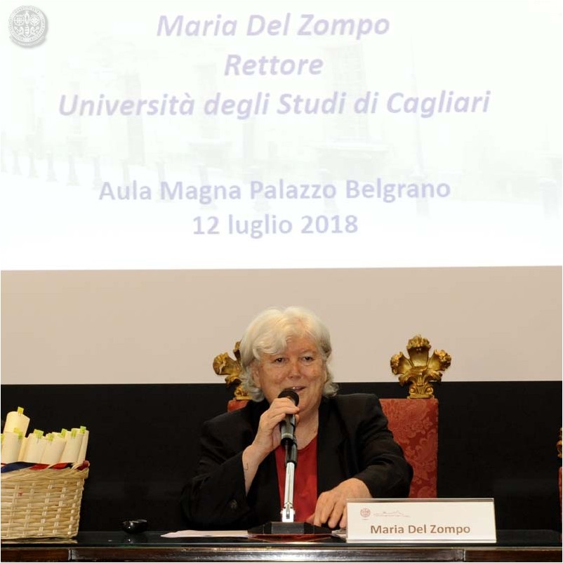 Il rettore durante la premiazione dei migliori laureati 2016/17