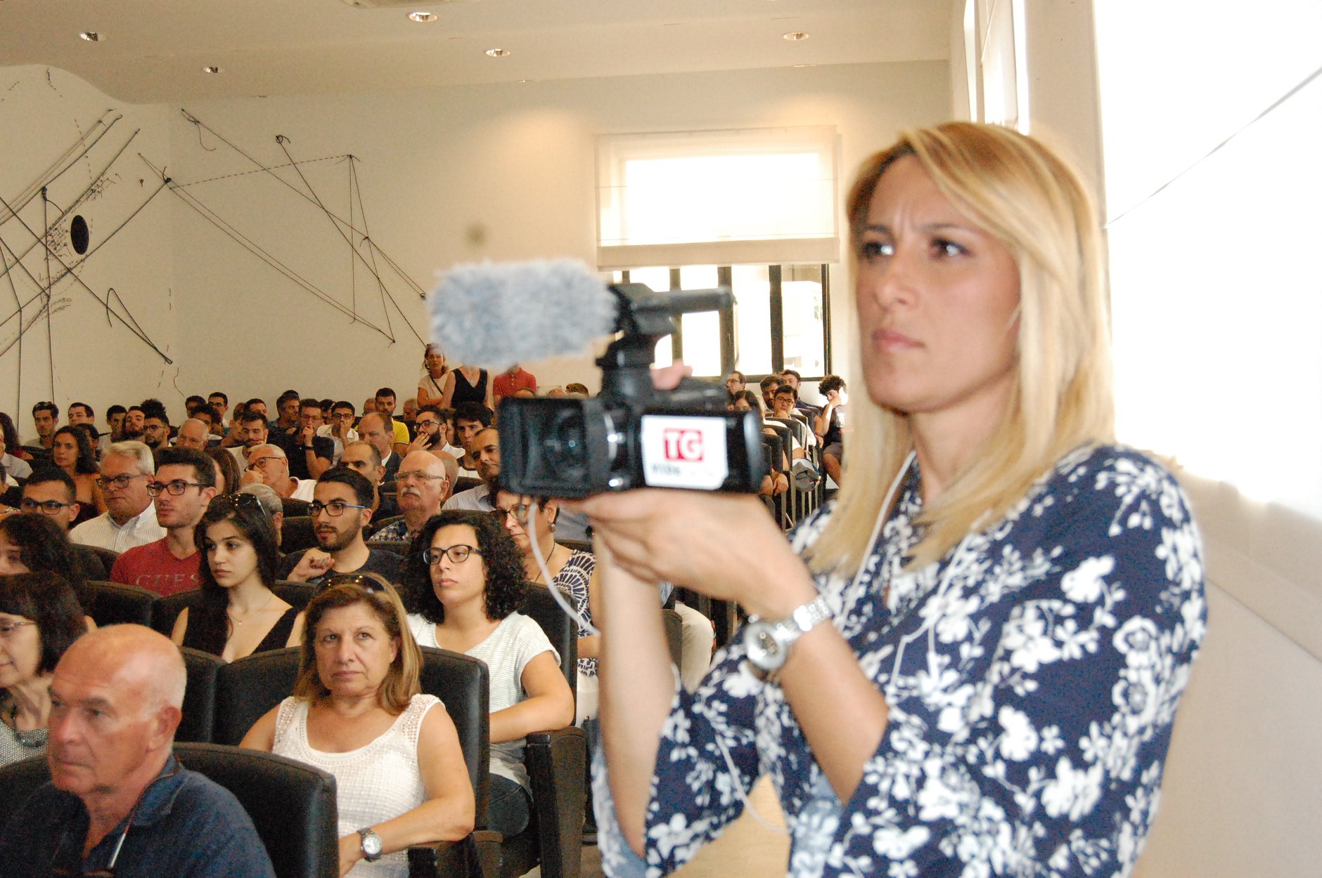 Le immagini dell'incontro con Carlo Cottarelli, nell'Aula Maria Lai della facolt&agrave; di Scienze Economiche, Giuridiche e Politiche.