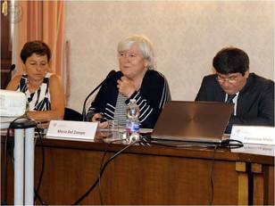 Il Rettore Maria Del Zompo durante la conferenza stampa, tra il Prorettore Carucci e il Prorettore vicario Mola