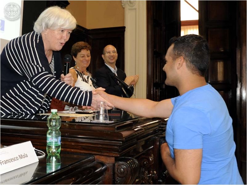 Nelle immagini di Francesco Cogotti la cerimonia di consegna dei passaporti europei per le qualifiche ai rifugiati e richiedenti asilo, che si &egrave; svolta questa mattina nell'Aula Magna del Rettorato