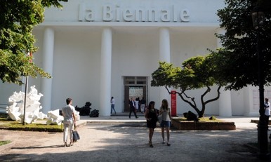 Freespace &egrave; il titolo della mostra di Venezia. Curata da Yvonne Farrell e Shelley  McNamara, si &egrave; aperta il 26 maggio e si chiude il 25 novembre
