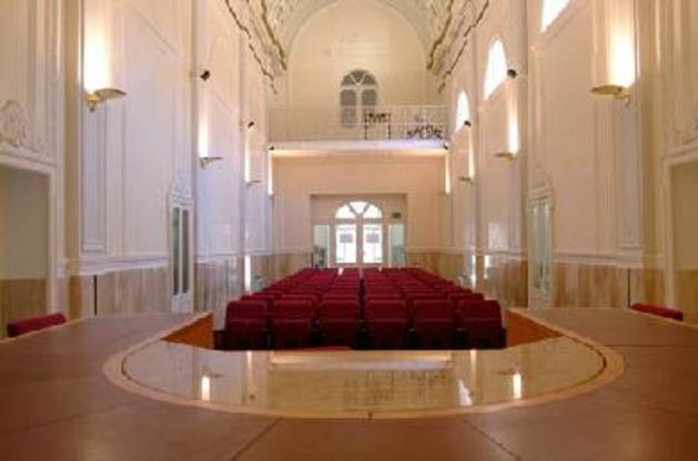 L'Aula magna (intitolata a Vera Cao Pinna) di Palazzo Baffi, Facolt&agrave; di Scienze economiche, giuridiche e politiche