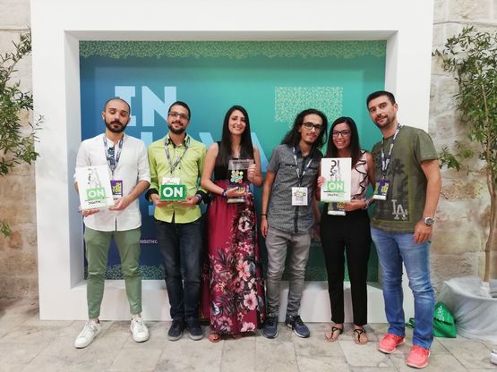 Bisceglie. Eablock e Hiveguard sul podio. Da sinistra, Giacomo Paderas, Dario Puligheddu, Miriam Meazza, Lorenzo Atzeri, Sara Sulis e Daniele Melis