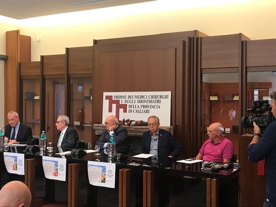 Cagliari, Ordine dei medici, sala "Pippo Orr&ugrave;": da sinistra, Luigi Minerba, Francesco Marongiu, Raimondo Ibba, Giorgio Sorrentino e Massimo Dessena