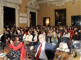 L'Aula magna del Rettorato: in prima fila, il prof. Ciarlo