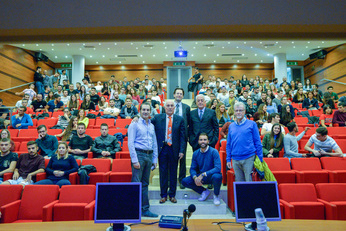 Da sinistra, Stefano Esu (Coni Sardegna), Gianfranco Fara, Guido Cavaliere. Accosciato Simone Ripamonti e Marco Guicciardi (docente Scienze e tecniche psicologiche)