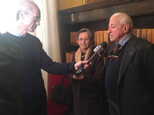 Alberto Viazzi intervista per il TG della RAI Marcella e Giovanni Pincherle