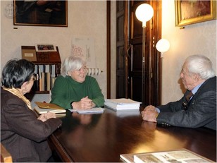Il Rettore con i figli del prof. Alberto Pincherle, cacciato dall'Ateneo per effetto delle leggi razziste (episodio citato dal Magnifico nell'intervista su "La Repubblica")