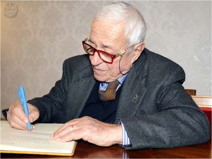A 80 anni dalle leggi razziali: Giovanni Pincherle scrive una frase sul libro degli ospiti