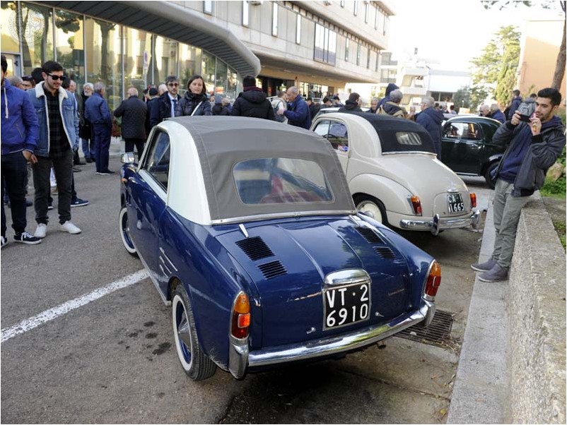 Le auto nel piazzale nel Polo universitario di via Marengo
